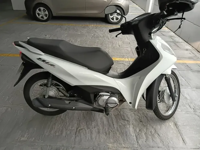Biz 125 ES 2025 branca