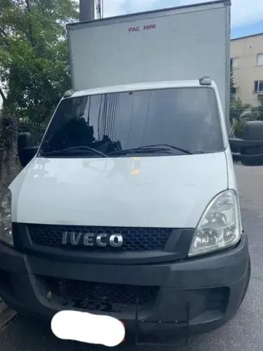 Iveco Daily 35S14 Baú 2014