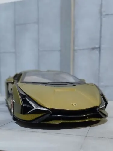 Lamborghini Sian miniatura 1/18 acende luzes e tem fricção