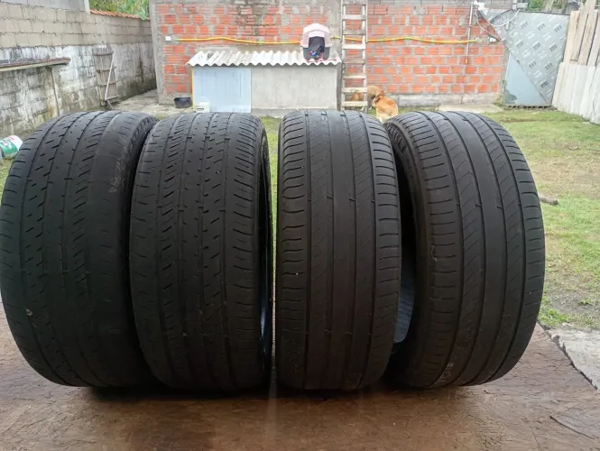 2 Pneu Michelin e 2 Pneu Goodyear