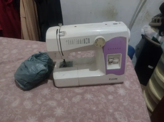 Máquina de Costura ELGIN DECORA LEIA O ANÚNCIO