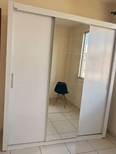 GUARDA-ROUPA CASAL 3 PORTAS DE CORRER COM ESPELHO - EXCELENTE ESTADO