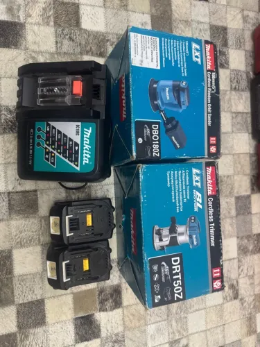 Kit com duas máquina tupia e lixadeira a bateria da Makita