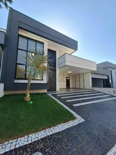 Casa à venda em Hortolândia, Condomínio Parque Olívio Franceschini, com 3 quartos, com 175