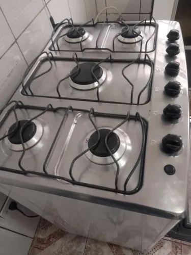 VENDO FIGÃO ELETROLUX 5 BOCAS  220 VOLTS 