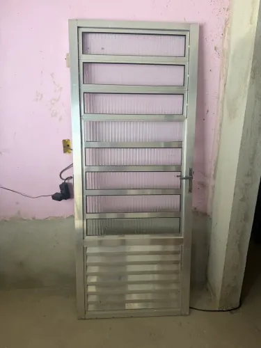 Porta Janela Vitro tudo em alumínio .