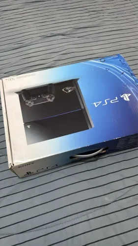 PlayStation 4 + 2 controles + 3 jogos
