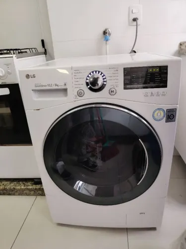 Máquina de lavar e secar roupas