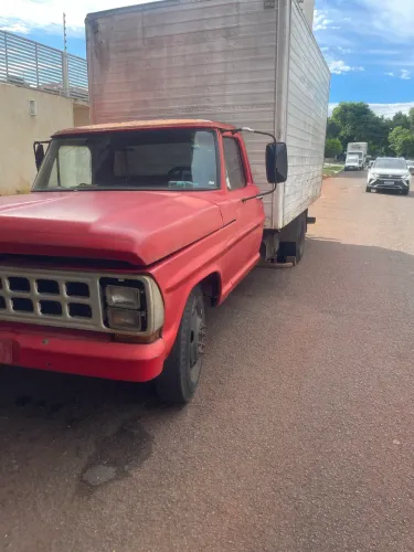 Vendo f4000 baú 