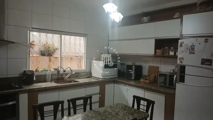 CASA TERREA À VENDA COM 04 QUARTOS - PARQUE CENTENÁRIO - JUNDIAI/SP