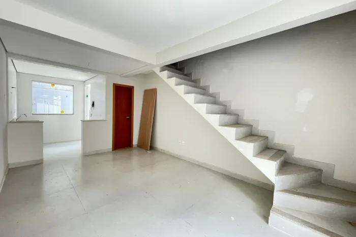 Casa à Venda - Planalto, 2 Quartos, 60 m2