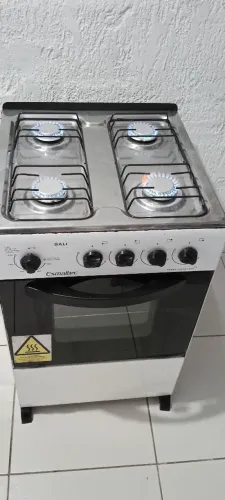 Fogão esmaltec pegando às 4 bocas e o forno, faço entrega