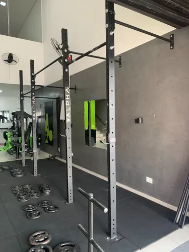 Rack Crossfit, Caixotes e Kettlebells (16 e 20kg)