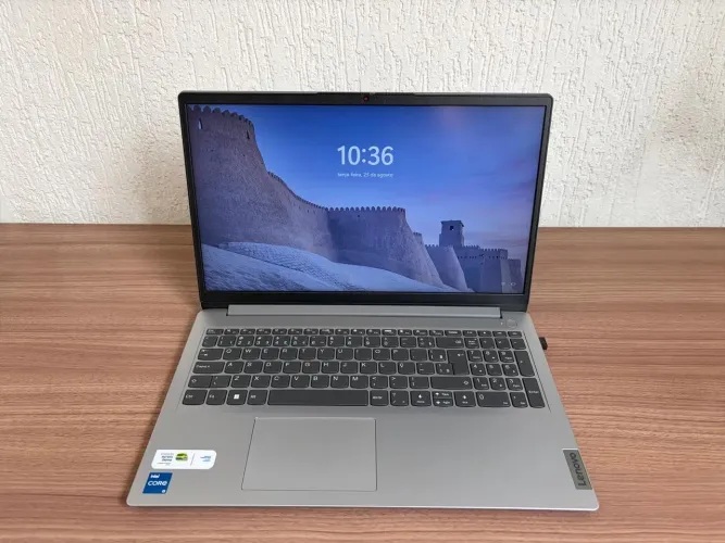 Notebook I5-1235U / 512GB / 8GB RAM.