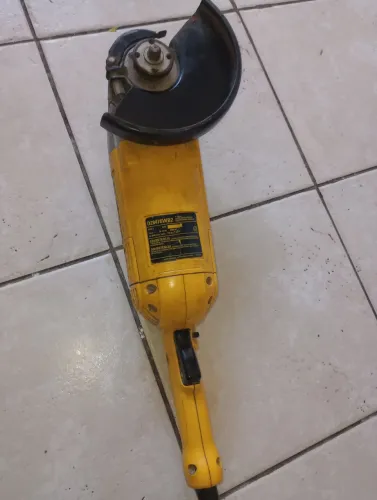 Esmerilhadeira profissional 