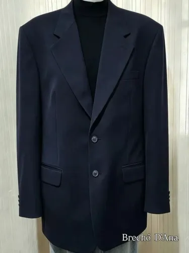Blazer masculino tamanho GG faltando.3 botões na manga