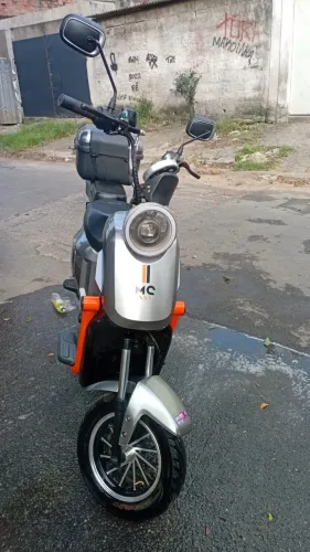 Vendo uma motinha elétrica 
