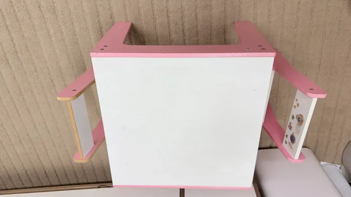 Mesa e 2 cadeiras infanti branca e rosa