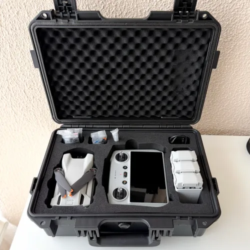 DJI Mini 3 Completo - Controle com Tela e 3 Baterias + maleta rígida e cartão micro sd