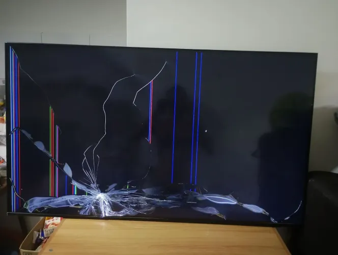 Vendo TV Samsung cristal 50 polegadas para retirada de peças, com o controle solar