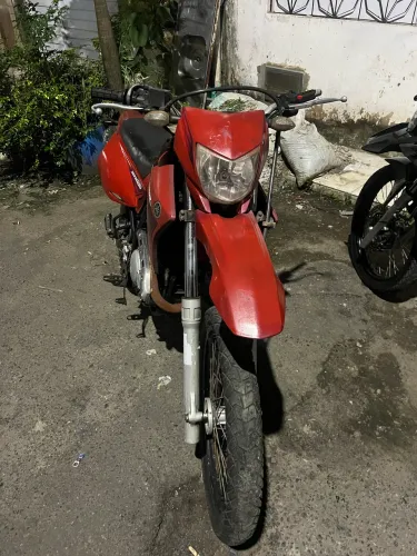 Vendo ou troco Lander 250