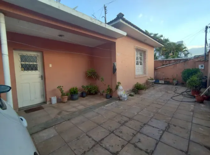 EXCELENTE CASA COMERCIAL, COM 464 METROS, DE ESQUINA, COM GRANDE POTENCIAL, ALVORADA, CONT