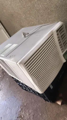 Ar condicionado de janela 12000 BTUs com controle remoto 