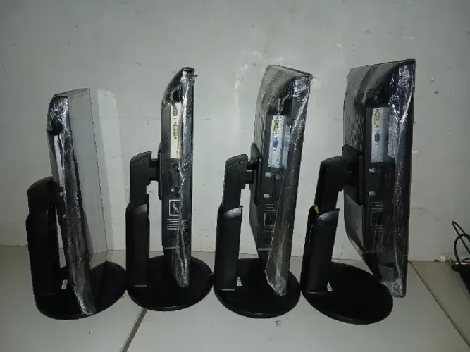 ? MONITOR 20 POLEGADAS - VGA + DVI - BASE GIRATÓRIA