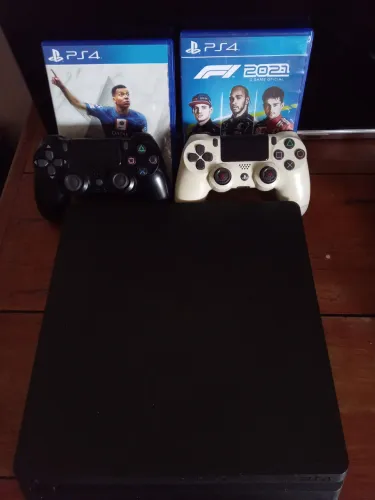 PlayStation 4 Slim 