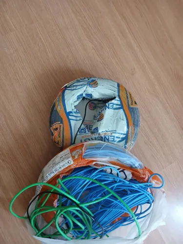 Fios elétricos. 