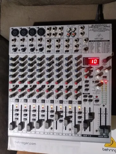 Mesa Behringer 12 Canais