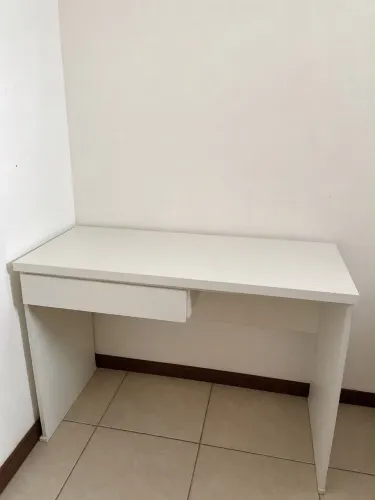 Mesa de escritório branca MDF