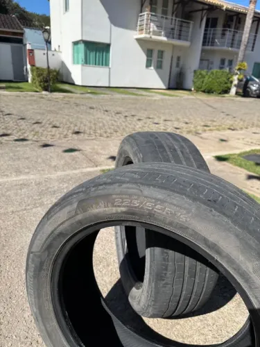 2 Pneus 225/55 R19 Usados