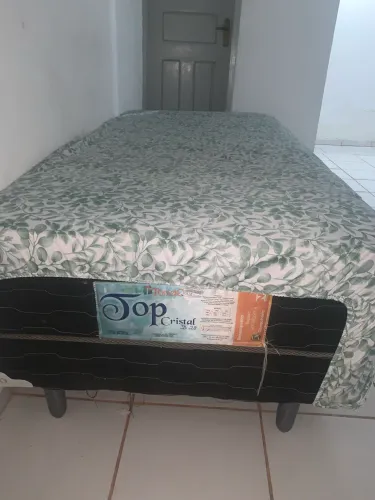 Cama de solteiro,semi nova.!