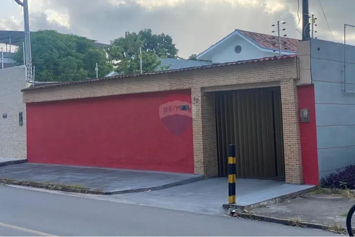 Imóvel espetacular, em San Martin, com piscina e ampla área livre, ideal para residência o