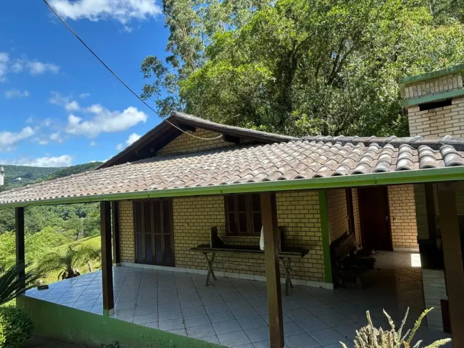 Vendo um sítio de 7 hectares em 15 minutos de Gramado com linda vista e fácil acesso