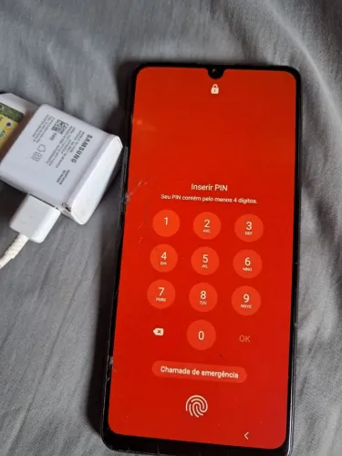 Celular Samsung A32 com alguns trincos tudo original.