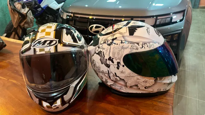 2 Capacetes MT HELMETS BLADE
