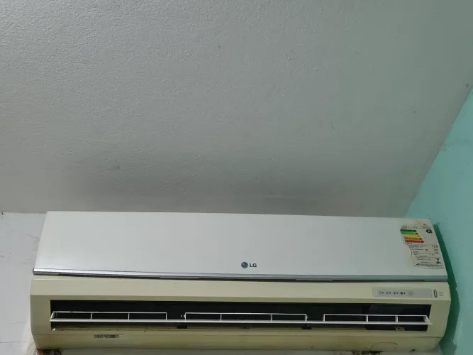 central de ar condicionado (precisando de reparos)