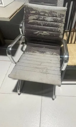 Cadeira fixa de ferro/cromada