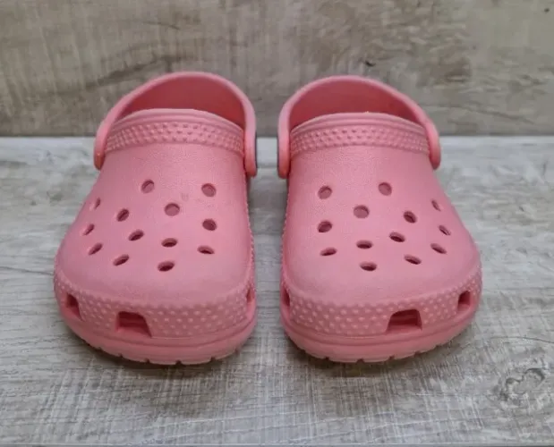 Crocs infantil tamanho C6 - 24 Brasil - Cor salmão excelente estado