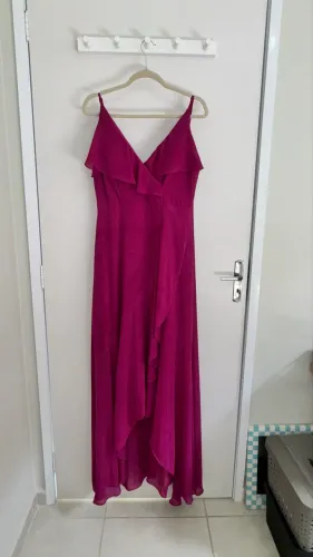 Vestido de festa cor fúcsia
