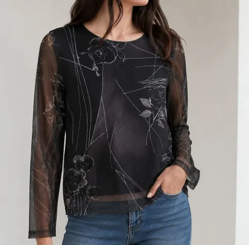 Linda blusa preta florida com tule