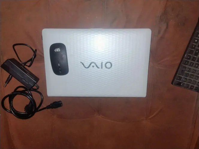 Vendo notebook core i3 4GB de ram teclado só funciona com USB