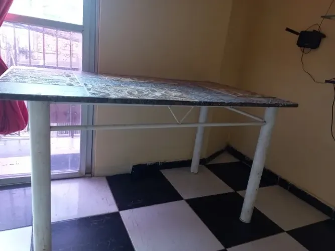 Mesa de jantar de marmore 6 lugares.