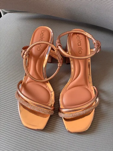 Sandália Beira Rio Salto Bloco Metalizada Feminino Rose Gold N° 37 