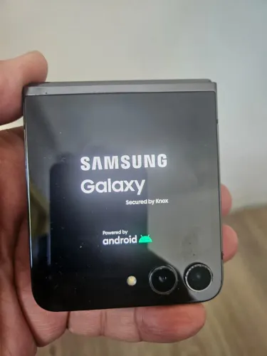 Samsung Z Flip 6 256 GB cor aço escovado zerado. Aceito cartão