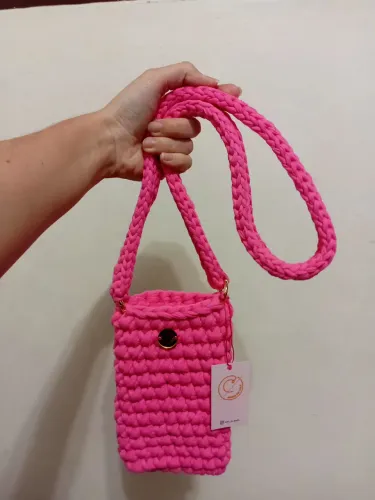 Bolsa para celular de crochê em fio de malha 100% algodão (feita por mim)