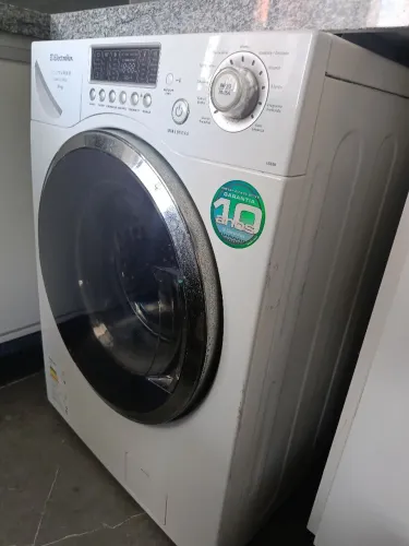 Máquina lava e seca roupas, LSE 09, funciona1. Necessário colocar aletas batedoras