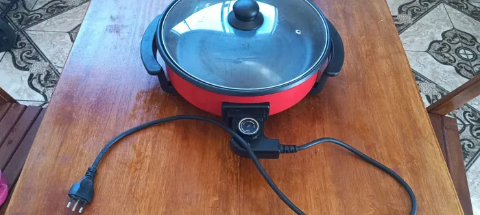 Frigideira elétrica mundial semi nova 127v